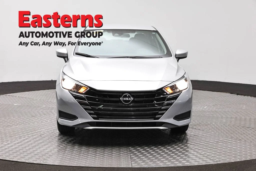 Used 2023 Silver Nissan 1.6 SV image 2