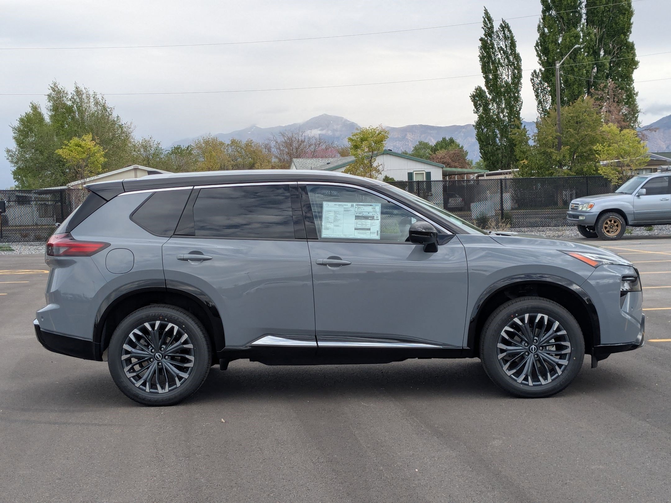 New 2026 Boulder Gray Pearl/Super Black Nissan Platinum image 2