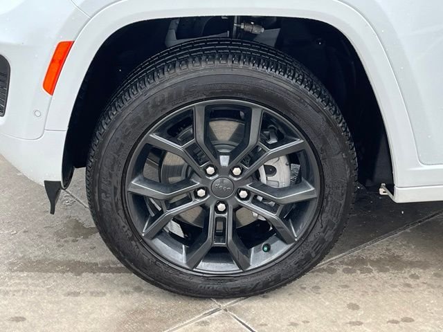 Used 2025 White Jeep Anniversary Edition 4xe image 7