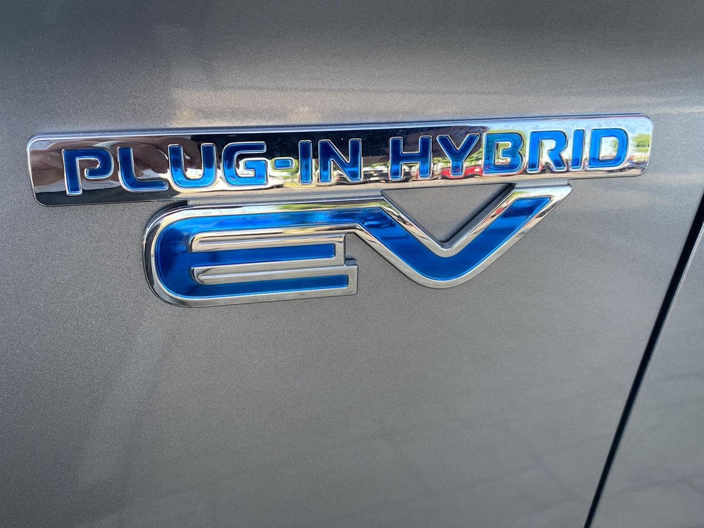 Used 2022 Mercury Gray Metallic Mitsubishi SEL image 10
