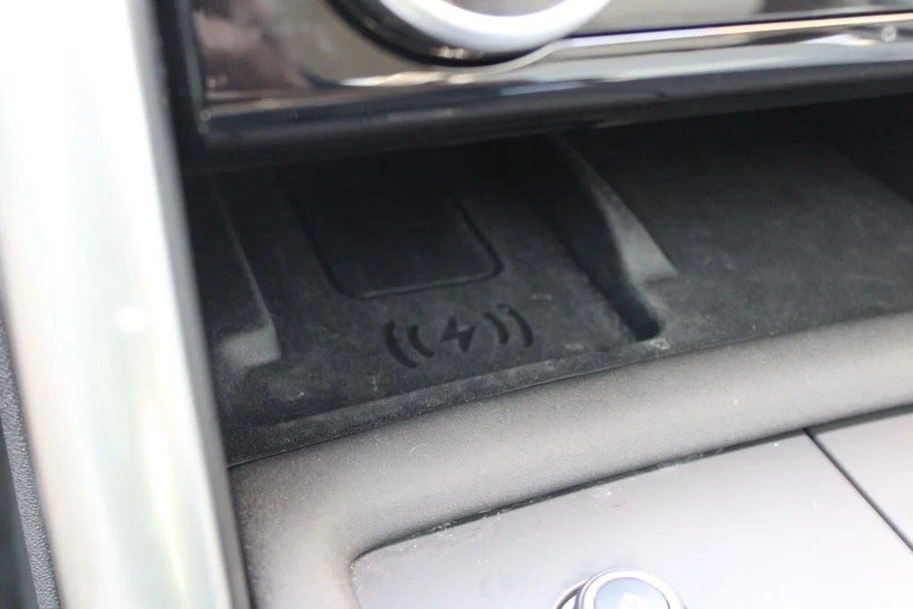 Certified Used 2025  Land Rover Dynamic SE image 31