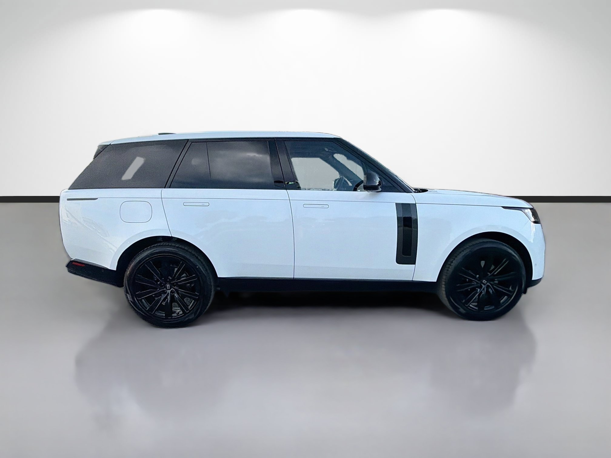 New 2027 Ostuni Pearl White LAND ROVER SE image 6