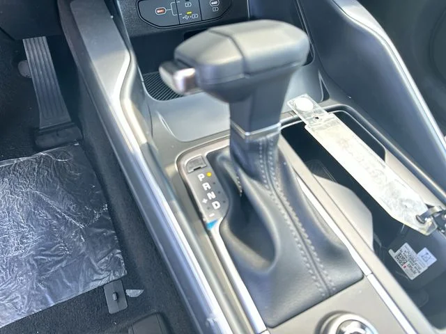 New 2026 Glacial White Pearl Kia LX image 22