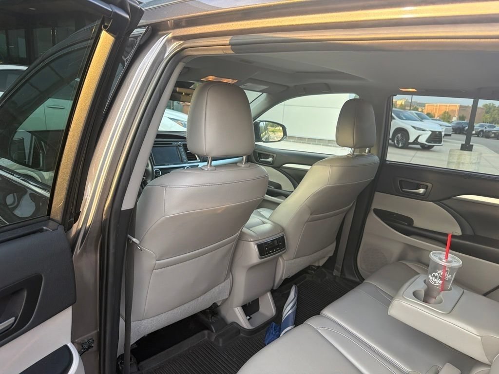 Used 2019 Predawn Gray Mica Toyota SE image 15