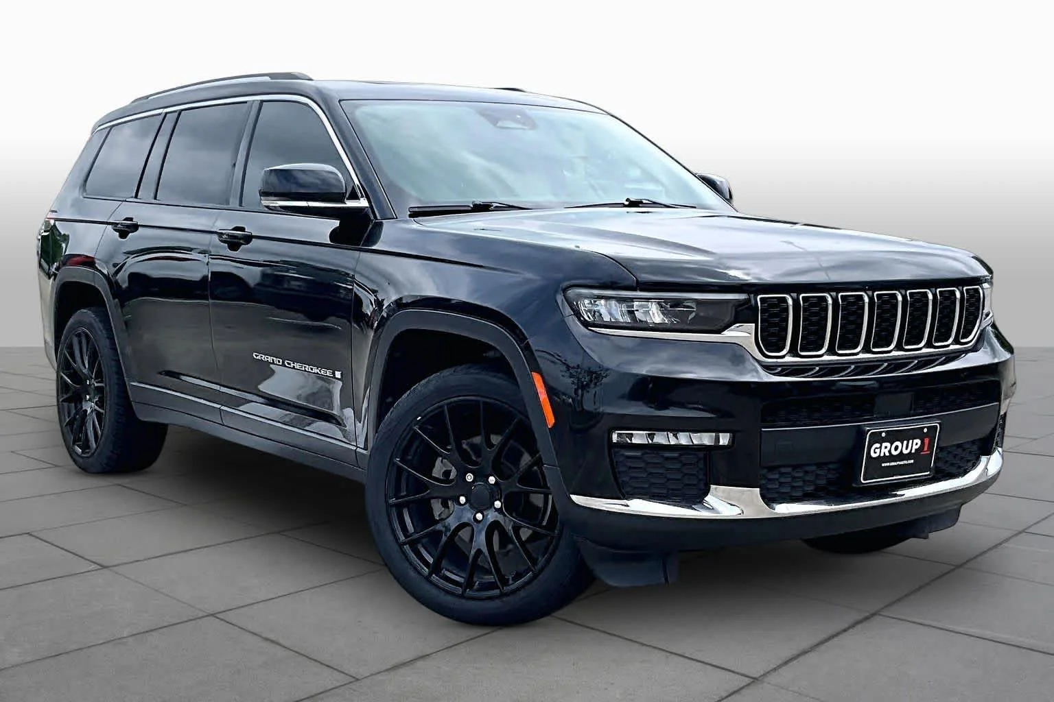 Used 2021 Diamond Black Crystal Pearlcoat Jeep Limited image 3