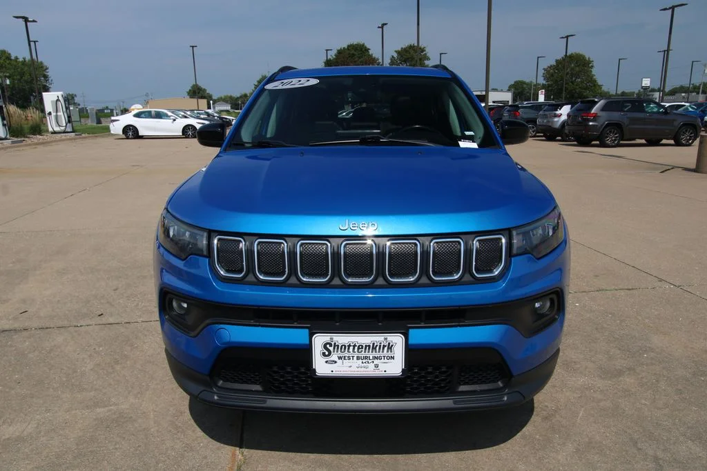 Used 2022 Blue Jeep Latitude Lux image 2
