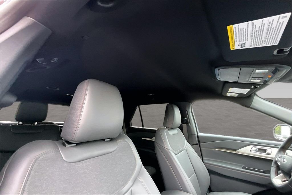 New 2027 Vapor Blue Metallic Ford Active image 28