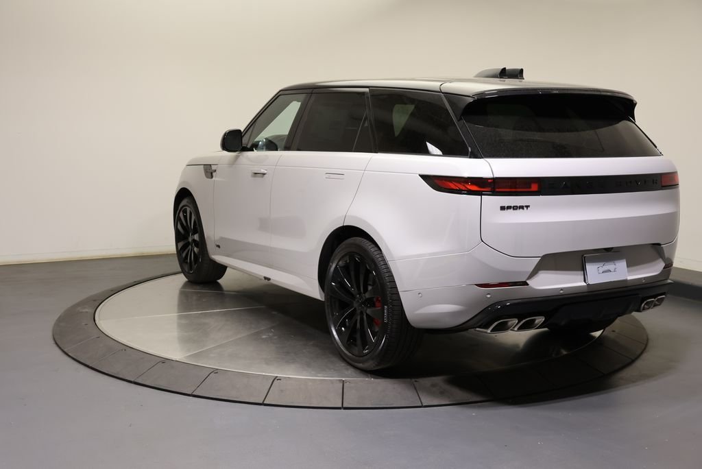 New 2026 Borasco Grey Land Rover Dynamic SE image 3