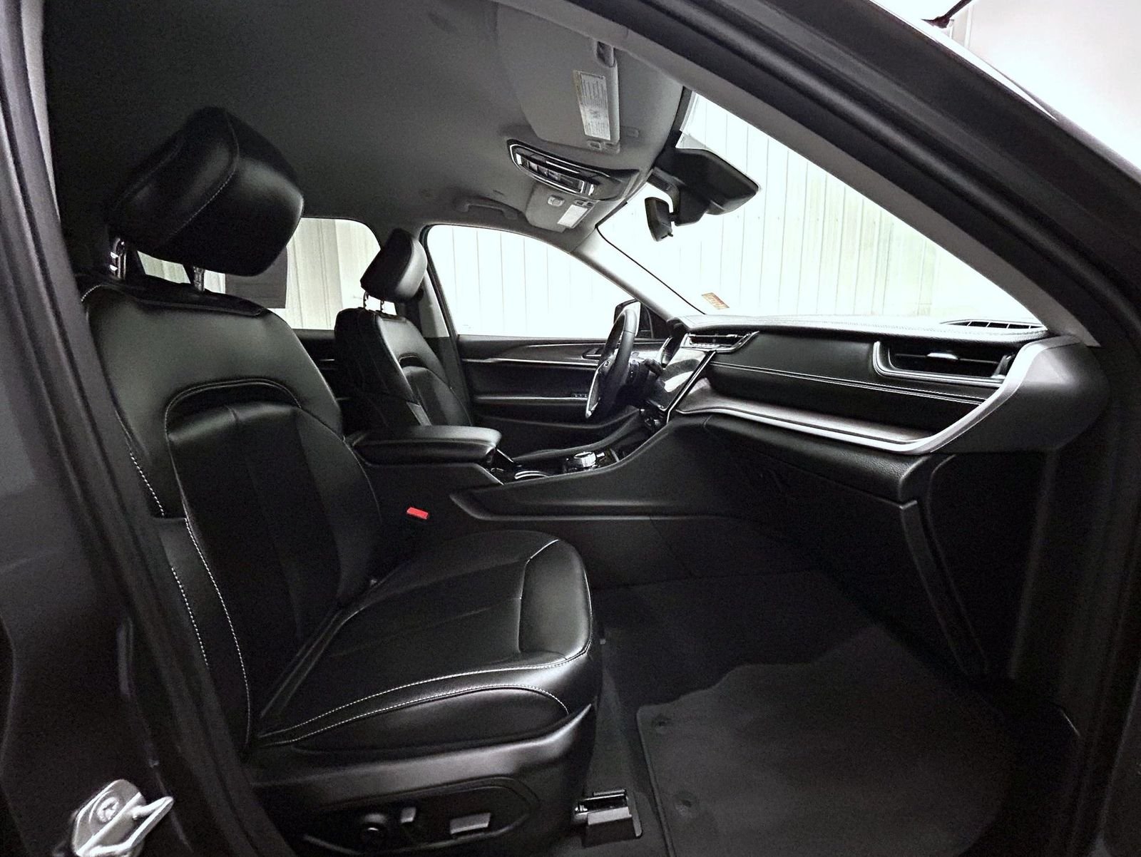 Used 2023 Gray Jeep Limited image 15