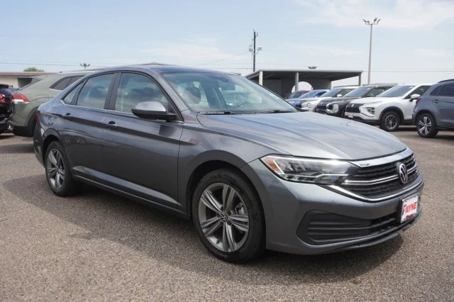 Used 2024 Gray Volkswagen SE image 3