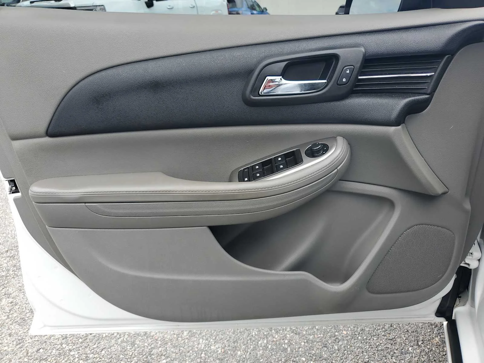 Used 2015 SUMMIT WHITE Chevrolet LS image 25