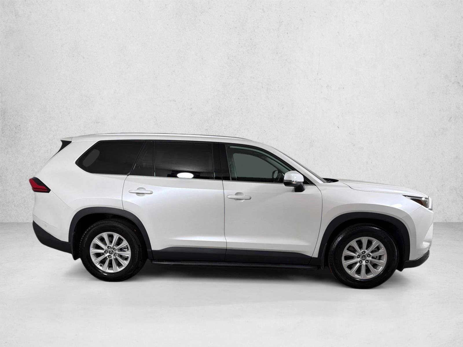 Used 2024 Wind Chill Pearl Toyota XLE image 3