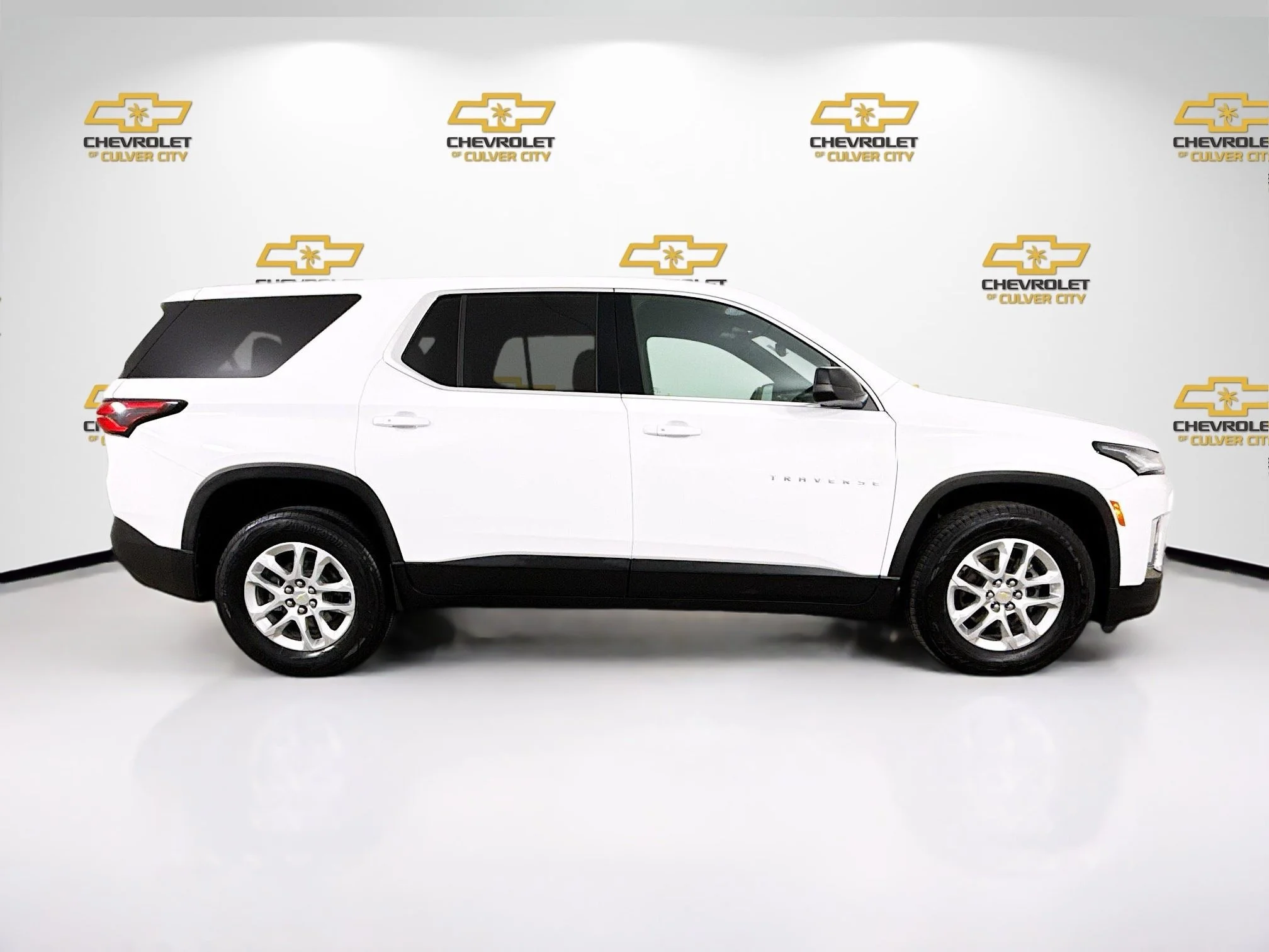 Used 2023 Summit White Chevrolet LS image 9