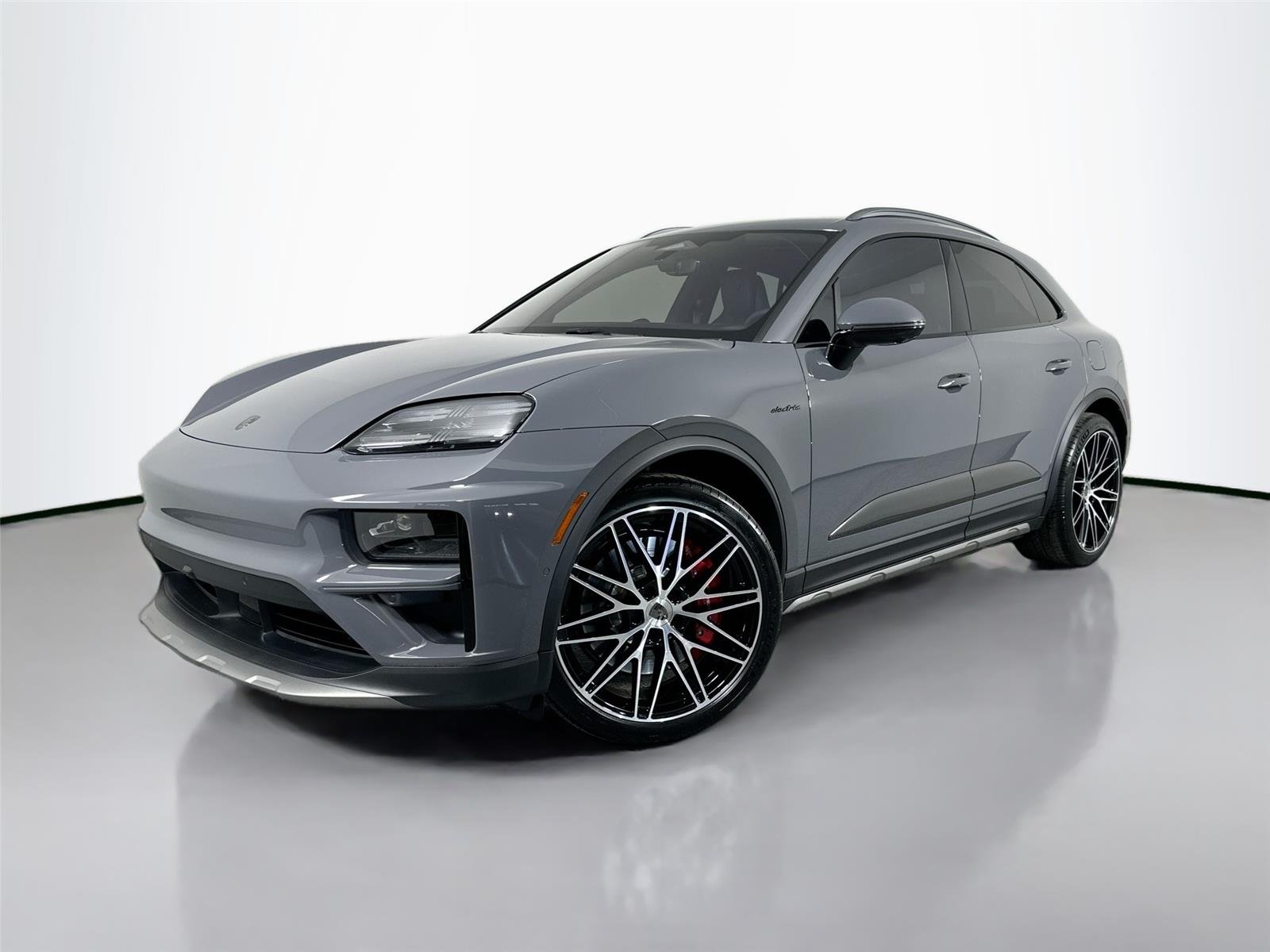 2025 Porsche Macan Macan Turbo Electric's photo
