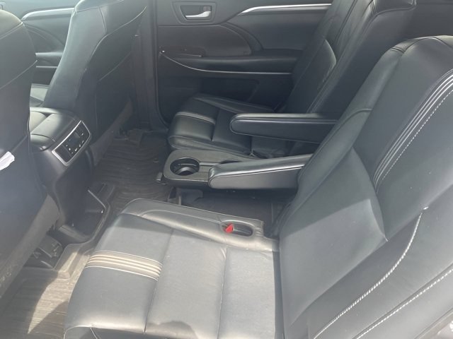 Used 2017 Blizzard Pearl Toyota XLE image 12