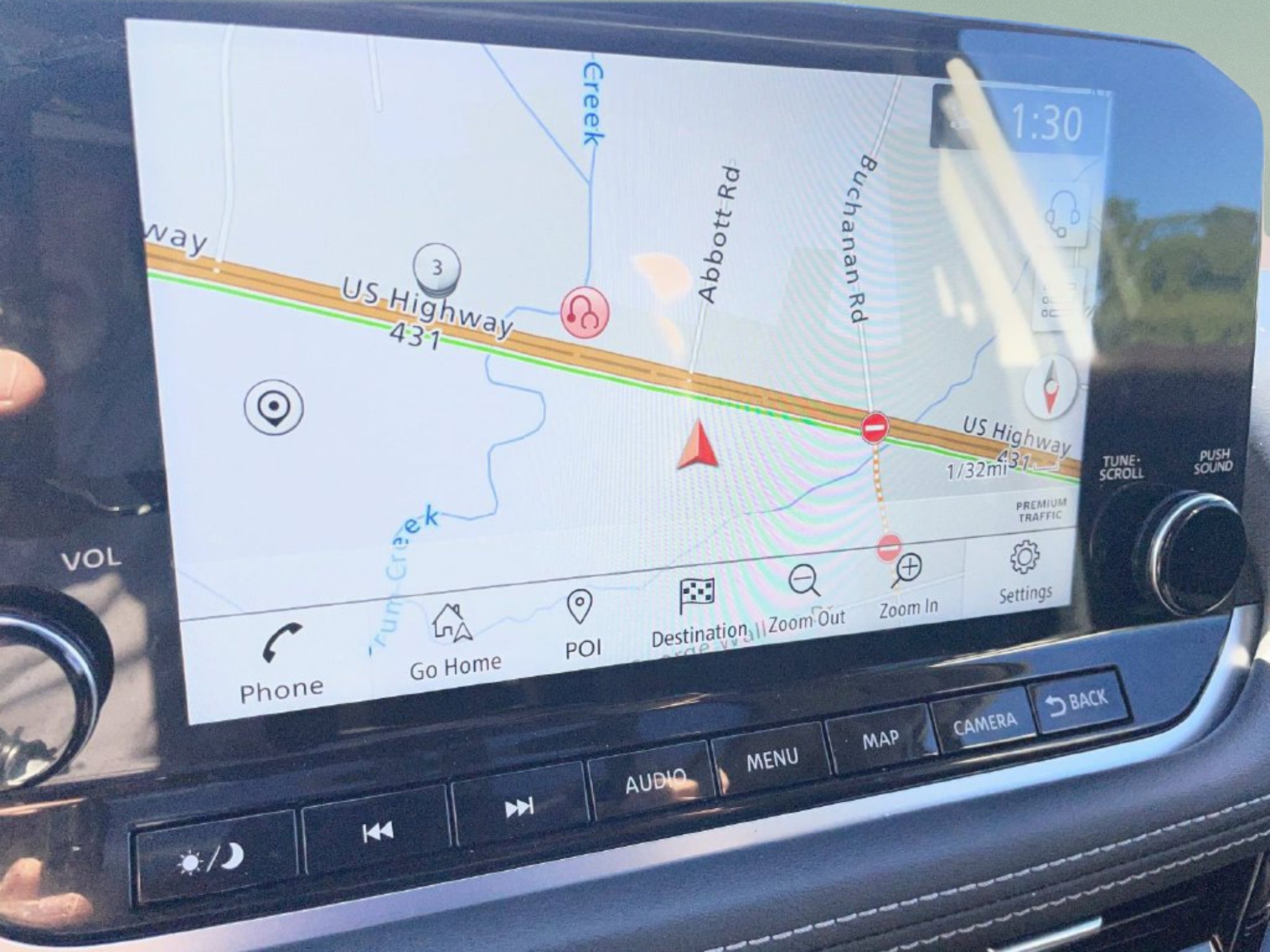 Used 2022 Gold Nissan Platinum image 28