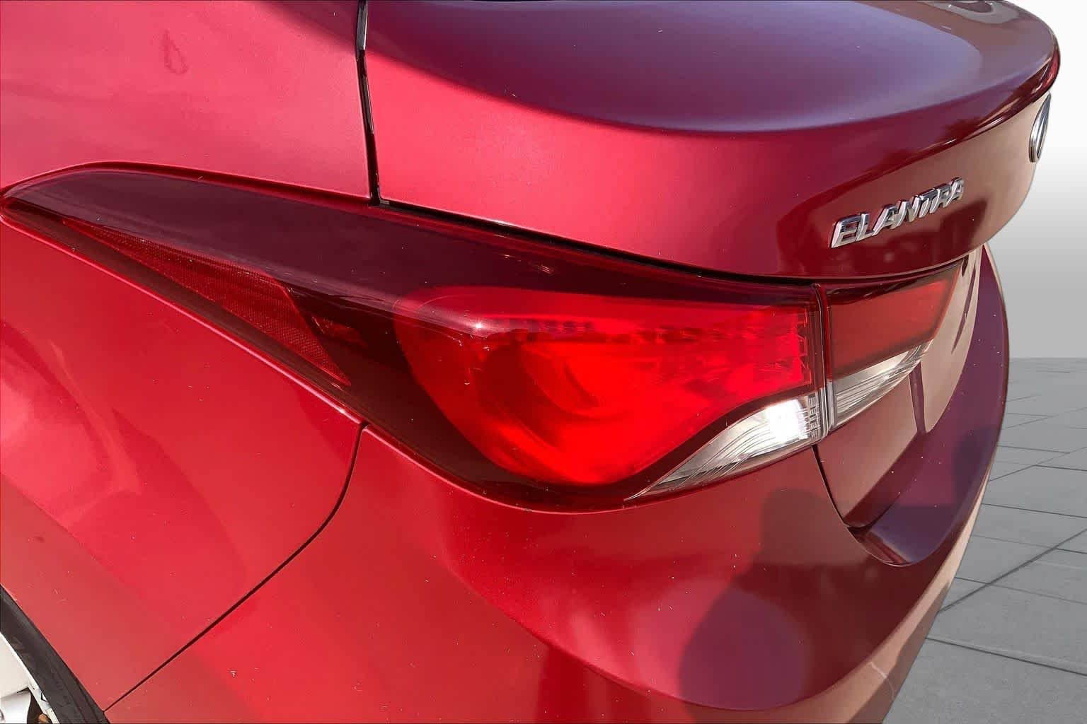 Used 2014 Geranium Red Hyundai SE image 27