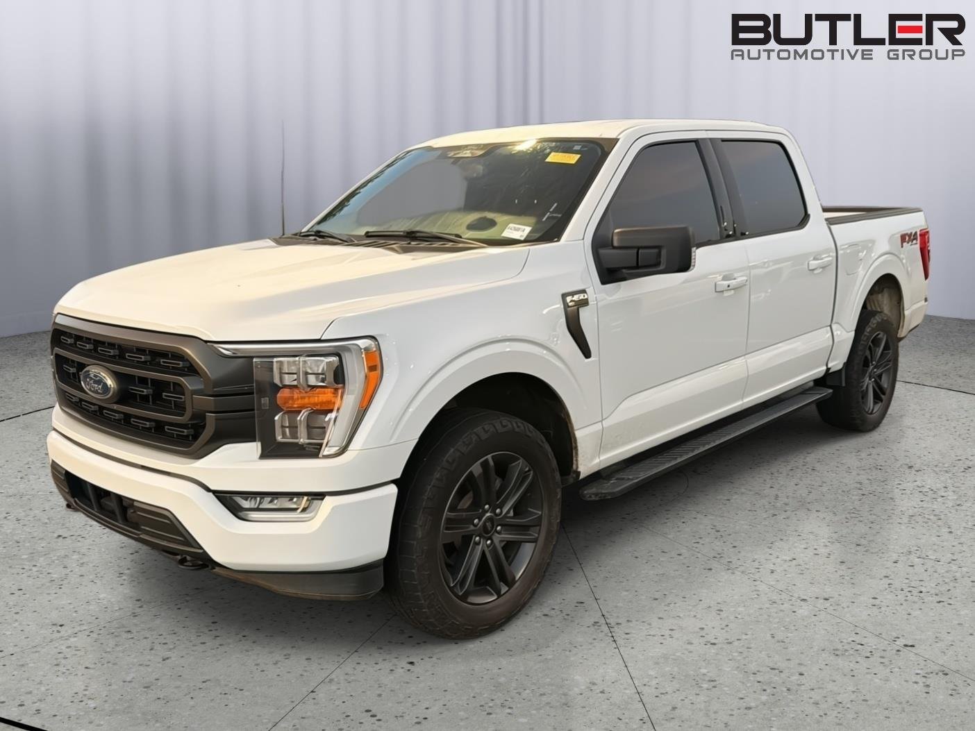 Used 2022 Oxford White Ford XLT image 1