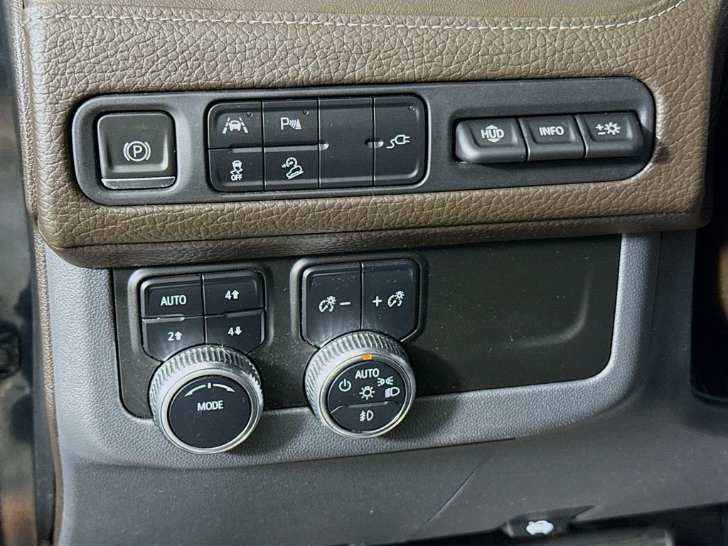 Used 2021 Green GMC Denali image 10