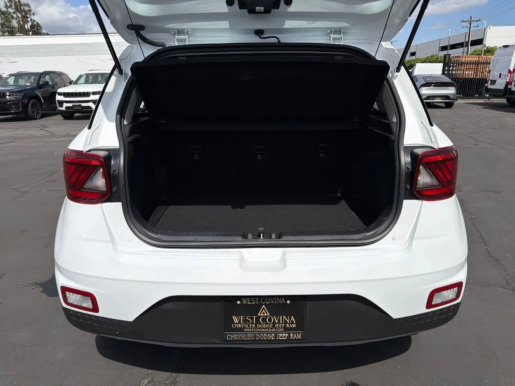 Used 2025 White Hyundai SEL image 19