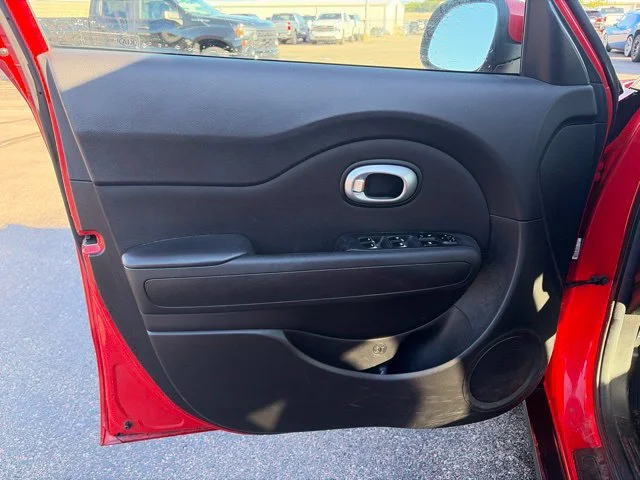 Used 2017 Inferno Red Kia + image 9
