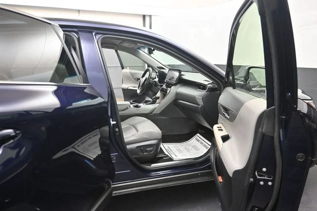 Certified Used 2021  Toyota Limited image 15