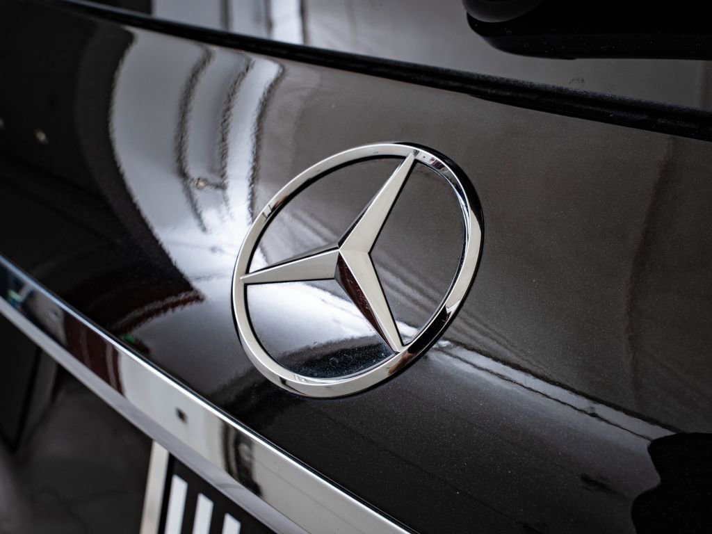 Certified Used 2026 Obsidian Black Metallic Mercedes-Benz GLE 580 image 18