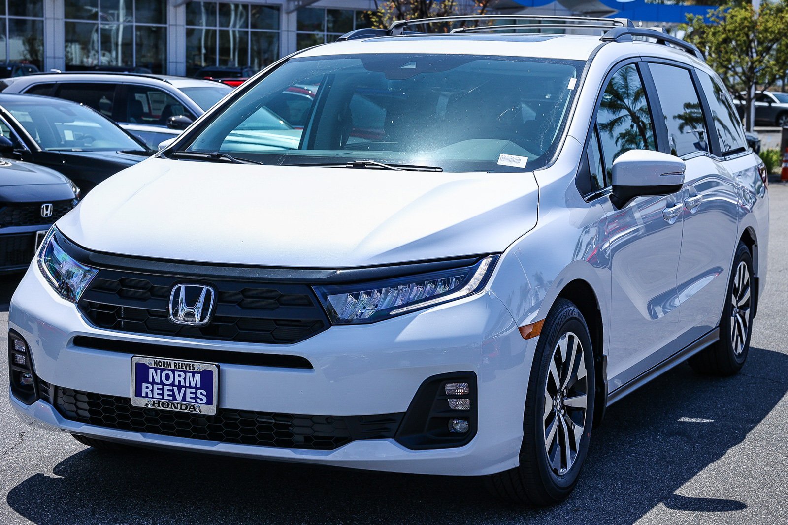 New 2026 Platinum White Pearl Honda EX-L Auto image 3