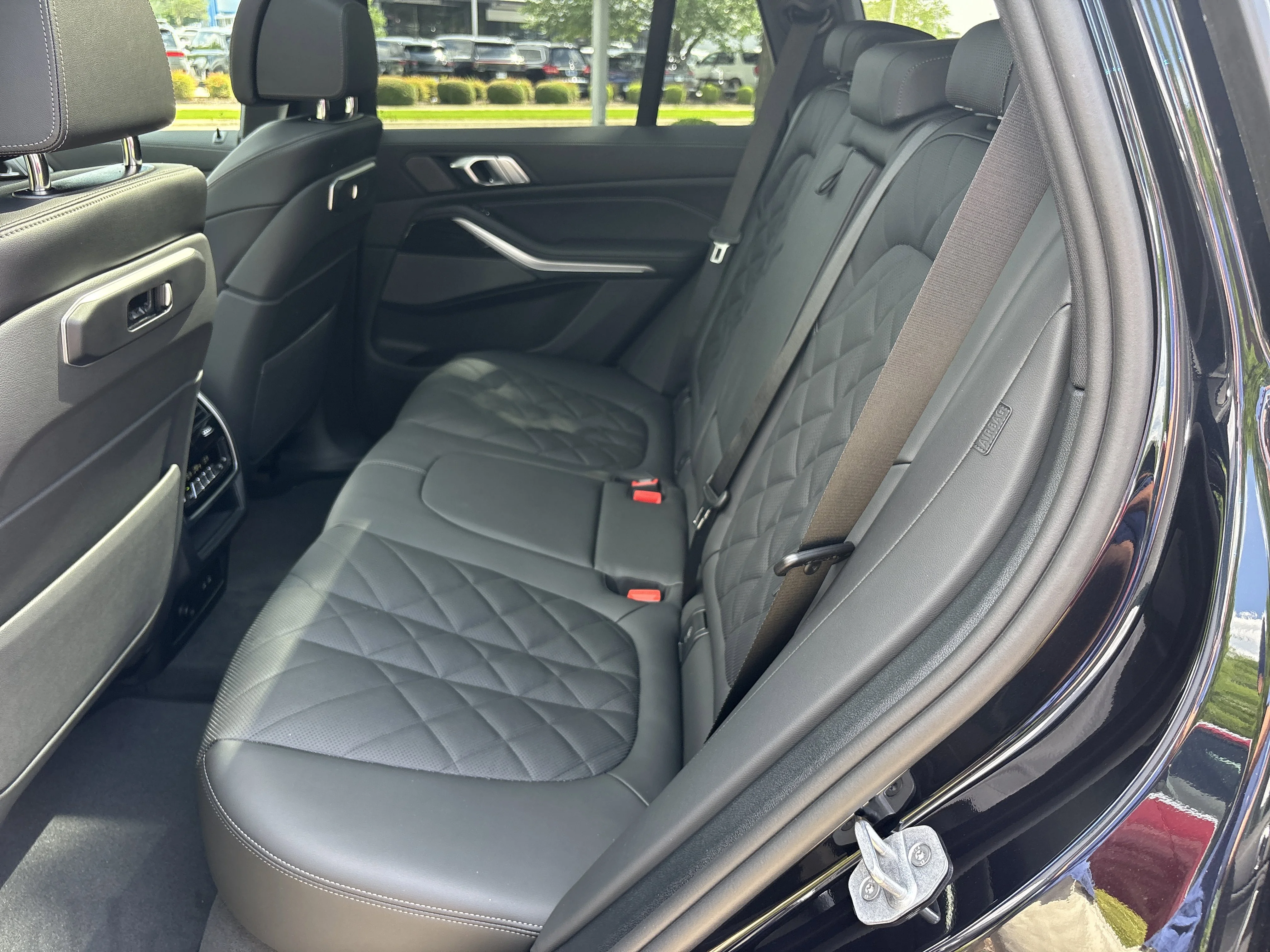 New 2026 0416 Carbon Black Metallic BMW xDrive40i image 16