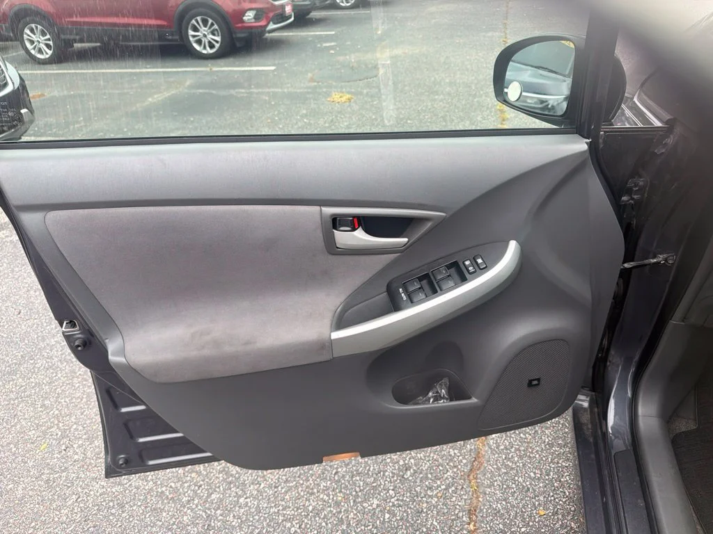 Used 2010 Gray Toyota III image 13