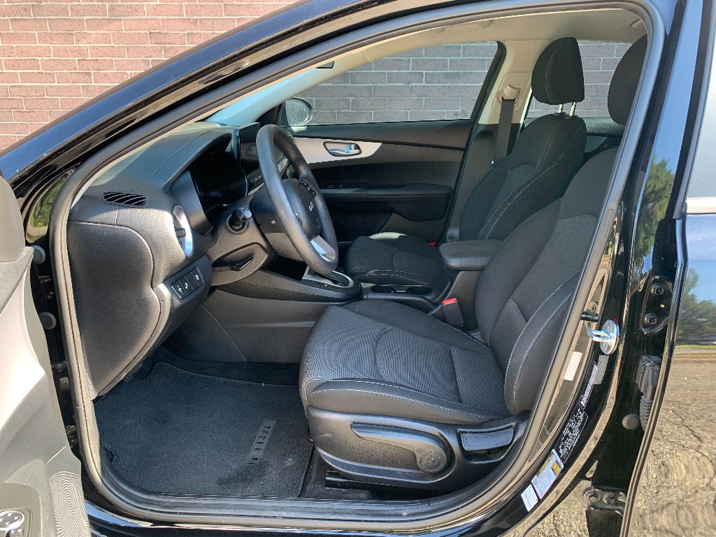Used 2023 Aurora Black Kia LXS image 11