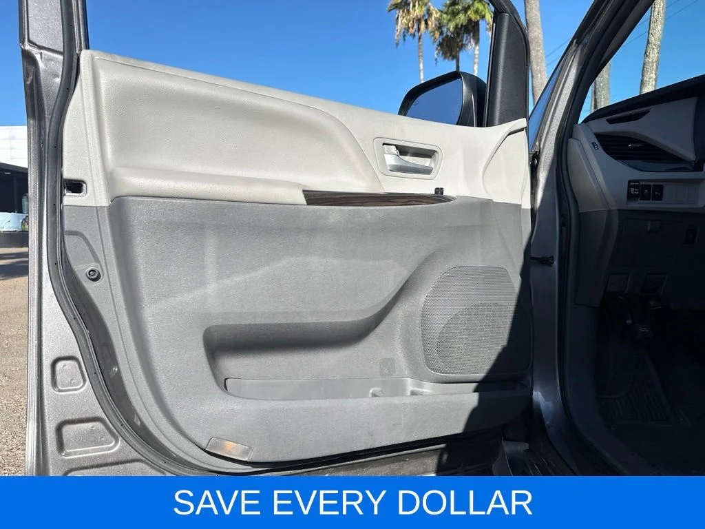 Used 2019 Gray Toyota XLE image 7