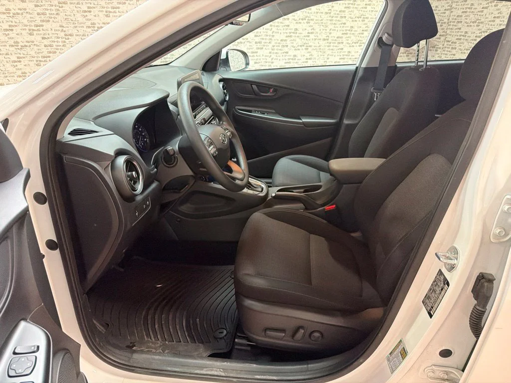 Used 2023 Lunar White Hyundai SEL image 16