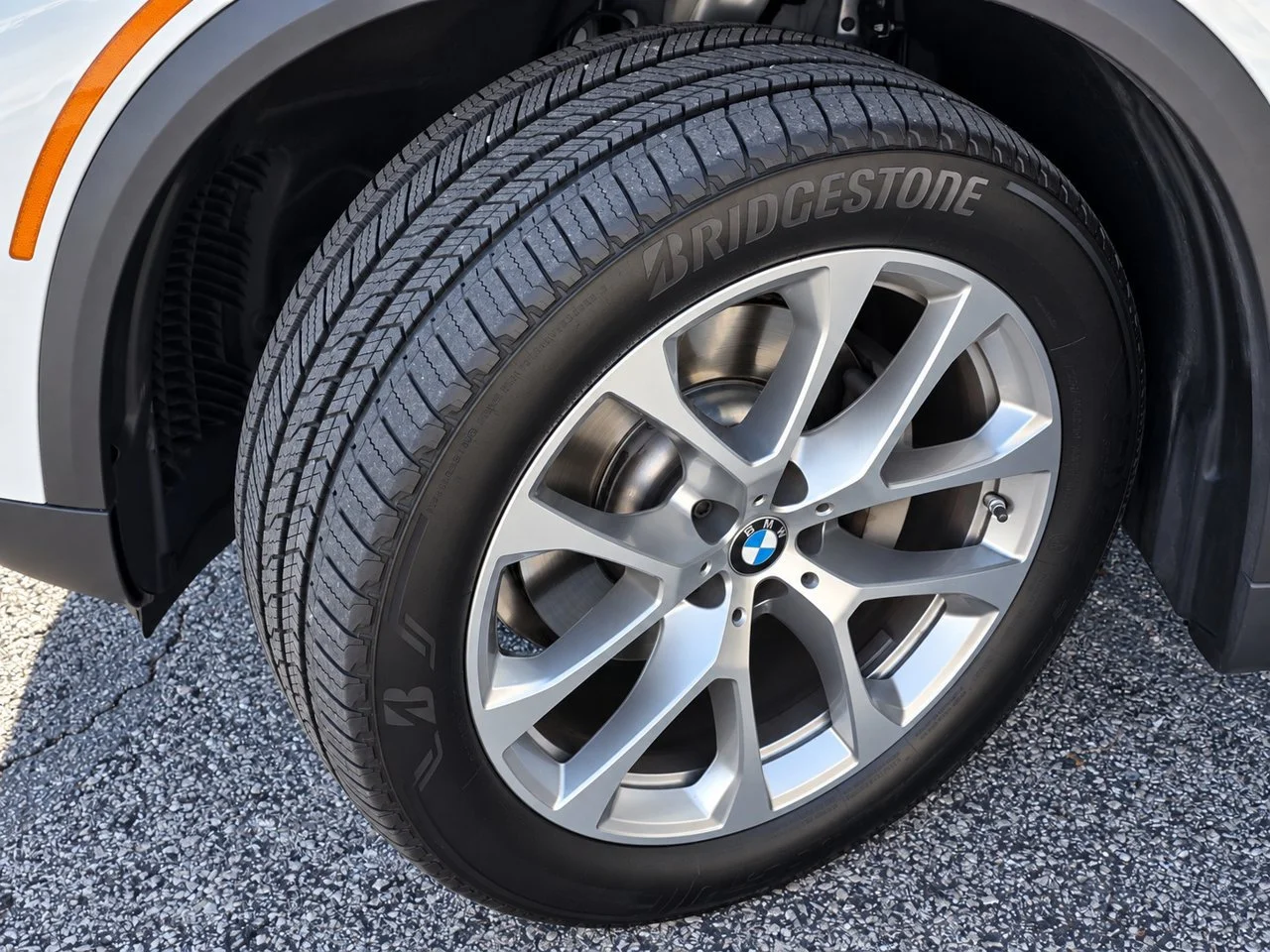 Used 2022 Mineral White Metallic BMW xDrive40i image 11