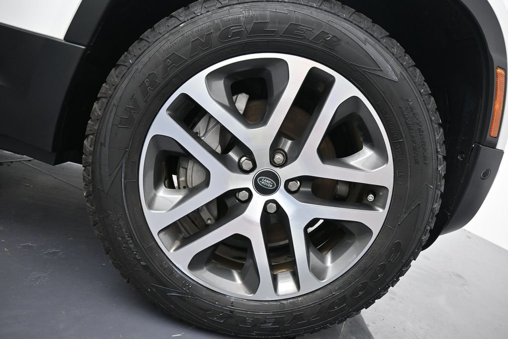 Used 2024 Fuji White Land Rover S image 31