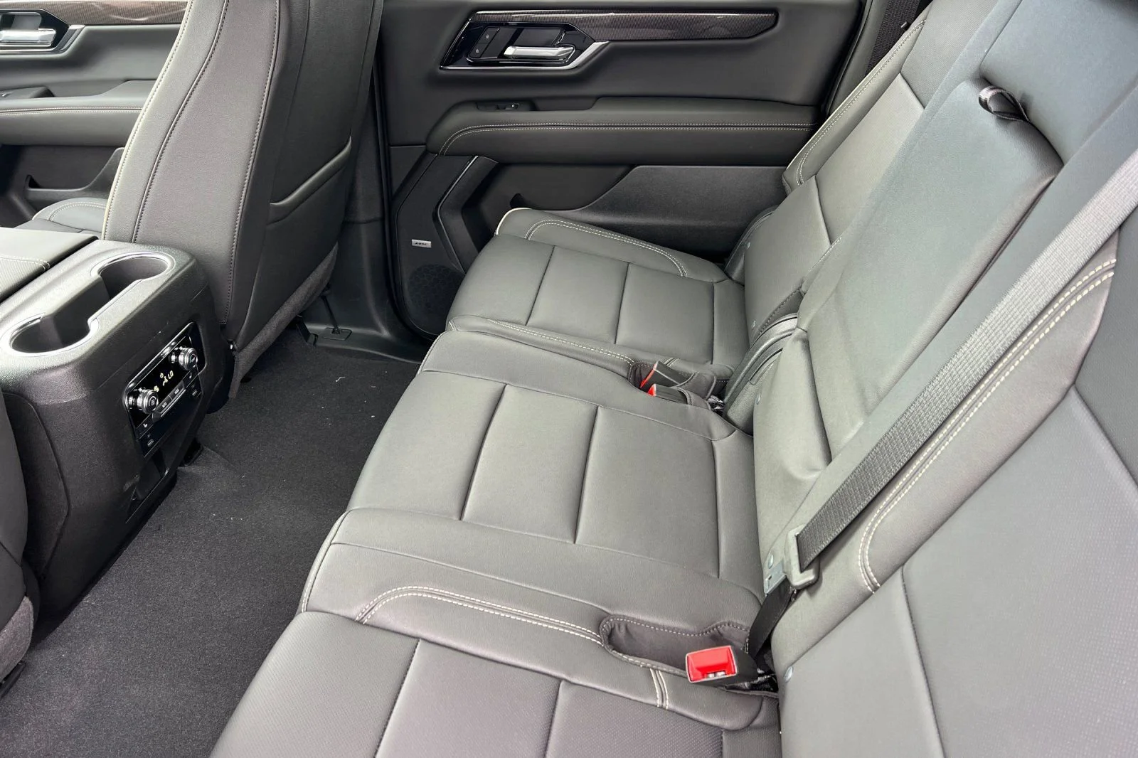 2026 GMC Yukon XL Elevation - Photo 10