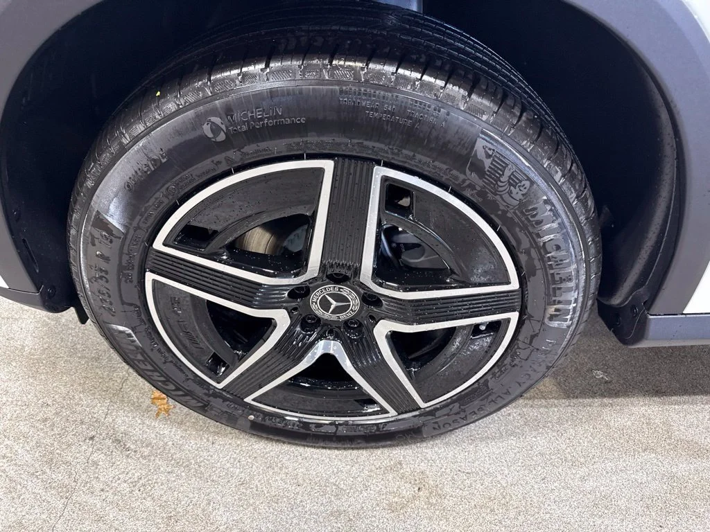 New 2027 Polar White Mercedes-Benz GLC 300 image 10