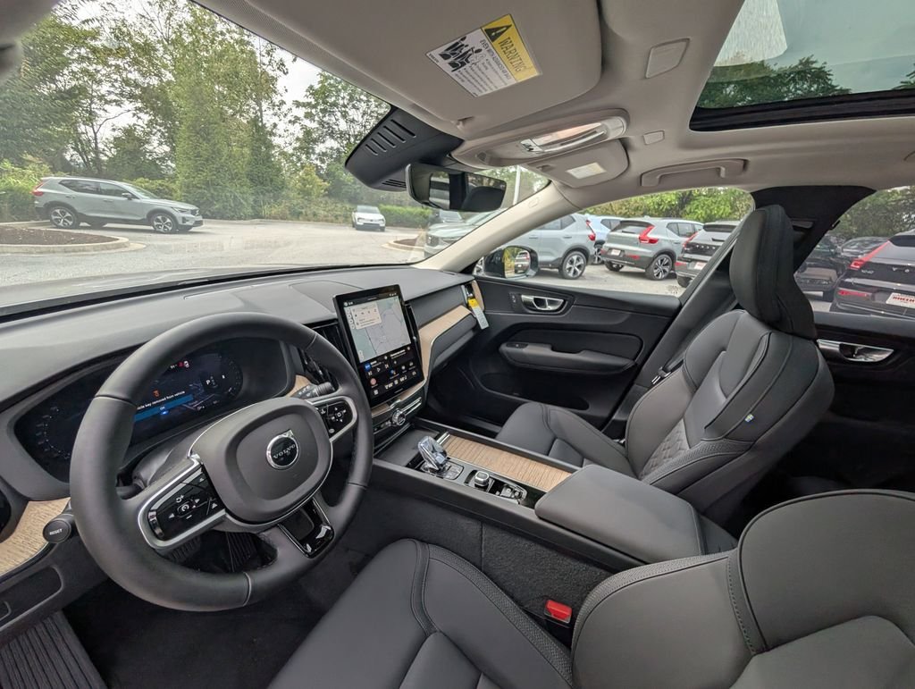 2026 Volvo XC60 Plus - Photo 8
