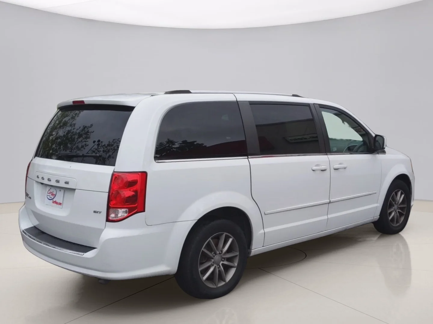 Used 2015 White Dodge SXT image 5