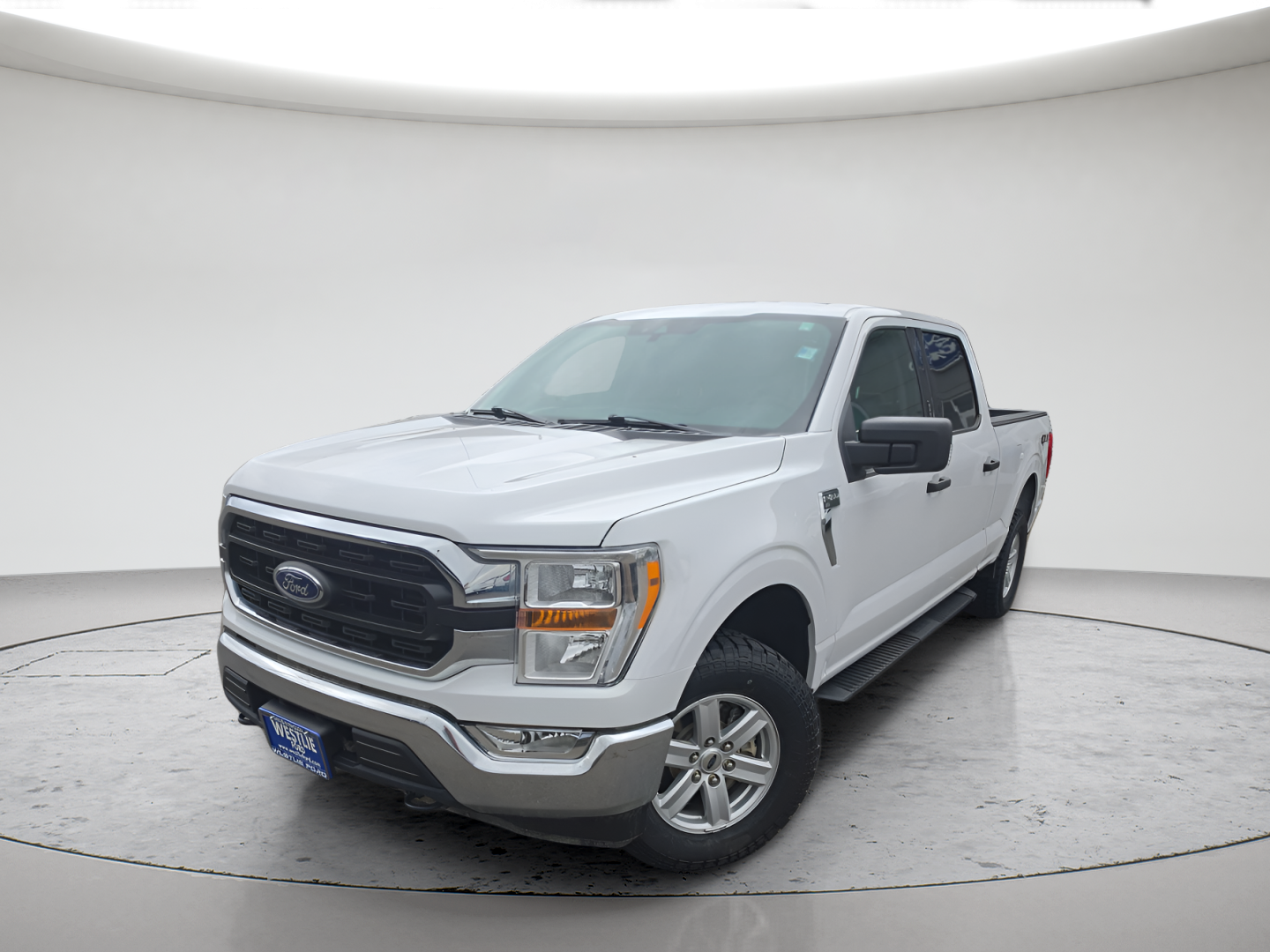 Used 2021 White Ford XLT image 1