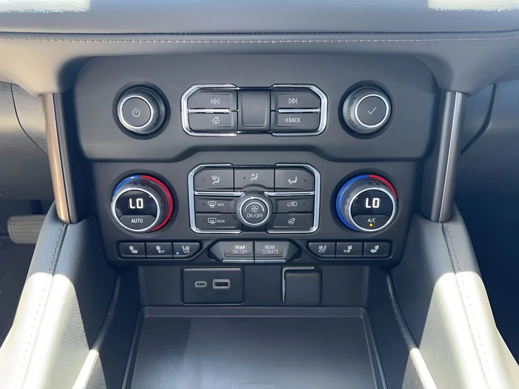 Used 2024 Black Chevrolet High Country image 35