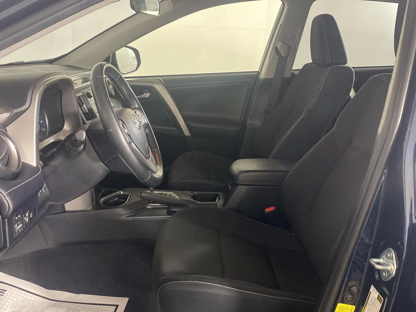 Used 2018 Galactic Aqua Mica Toyota XLE image 25