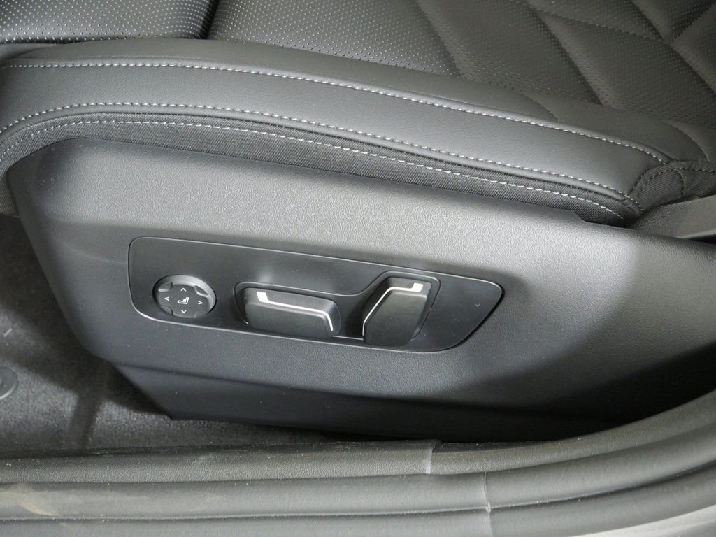 New 2027 Oxide Grey Metallic BMW 540i xDrive image 38