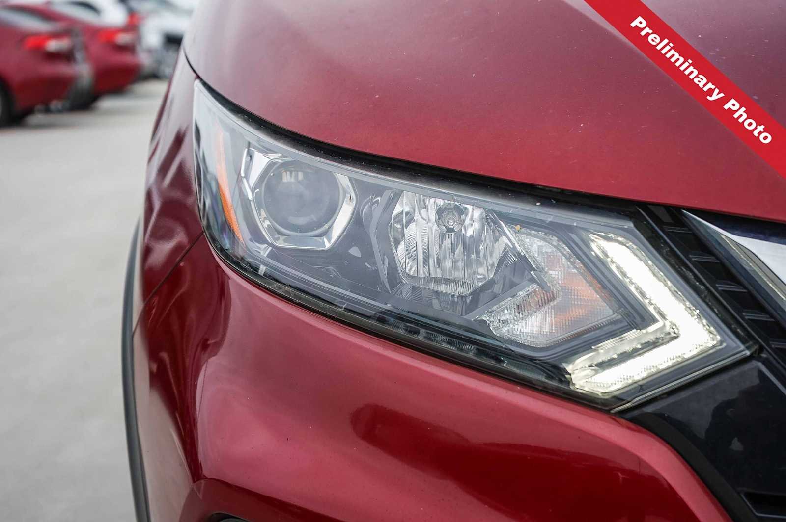 Used 2020 Scarlet Ember Tintcoat Nissan SV image 4