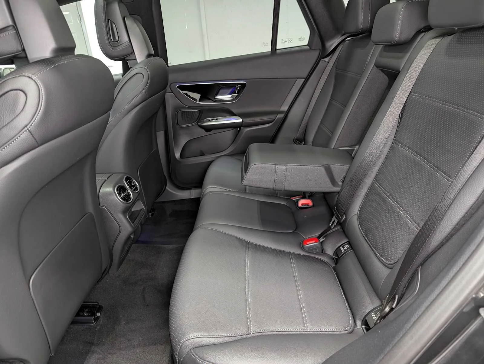 Certified Used 2026 Graphite Grey Metallic Mercedes-Benz GLC 300 image 21
