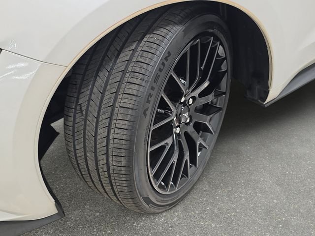 Used 2017 White Ford GT Premium image 29