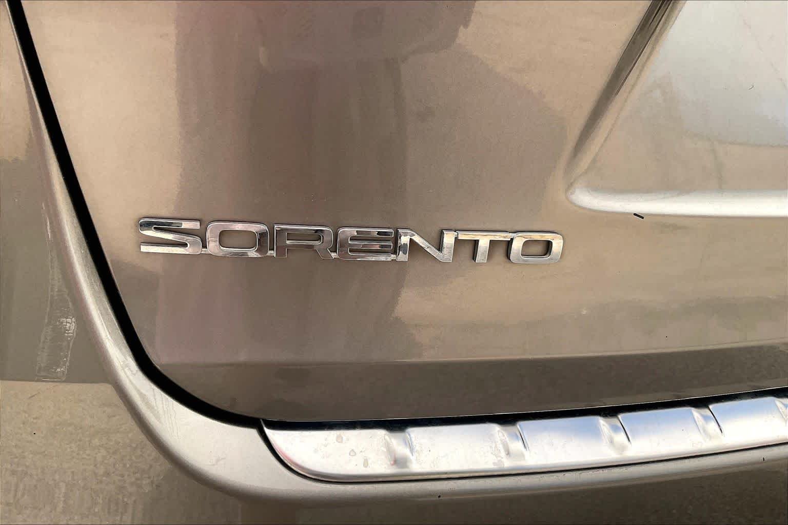 Used 2016 Titanium Silver Kia SXL image 31