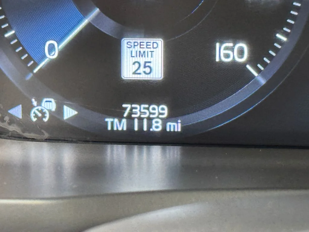 Used 2021 White Volvo T6 Momentum image 18