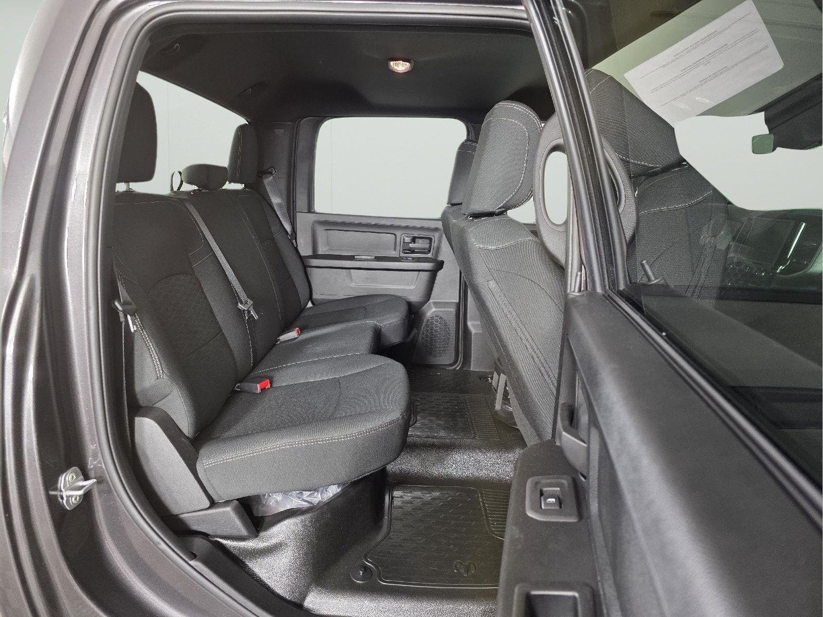 2026 RAM 3500 Chassis Tradesman - Photo 17