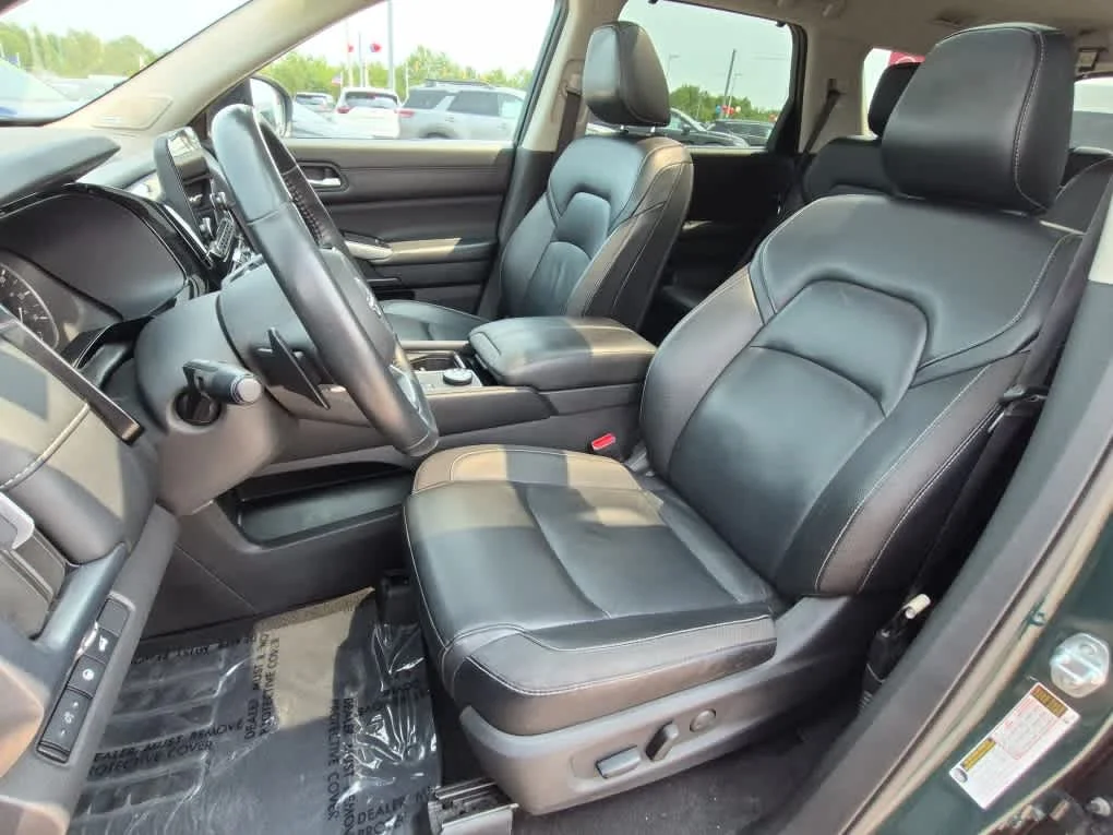 Used 2023 Obsidian Green Pearl/Super Black Nissan SL image 12